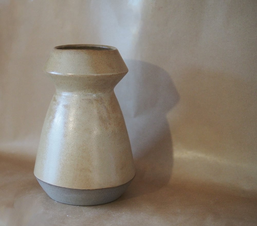 Image of Rongomai vase - Ōpapa
