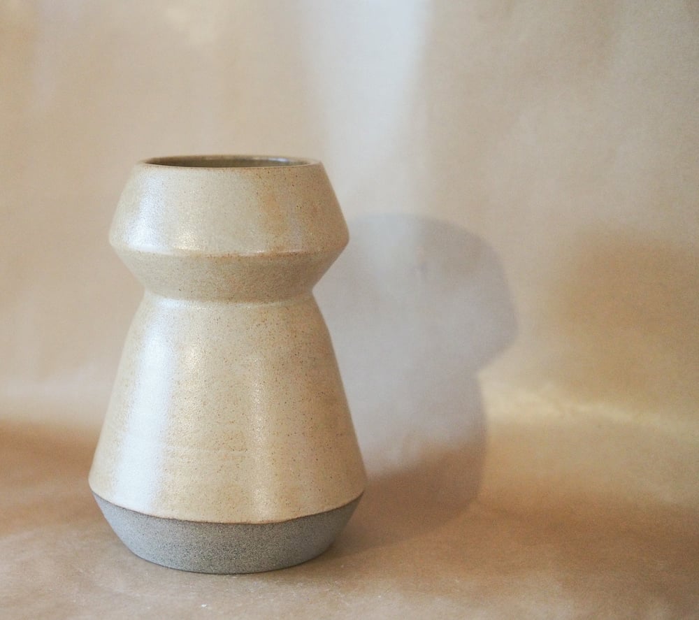Image of Rongomai vase - Ōpapa