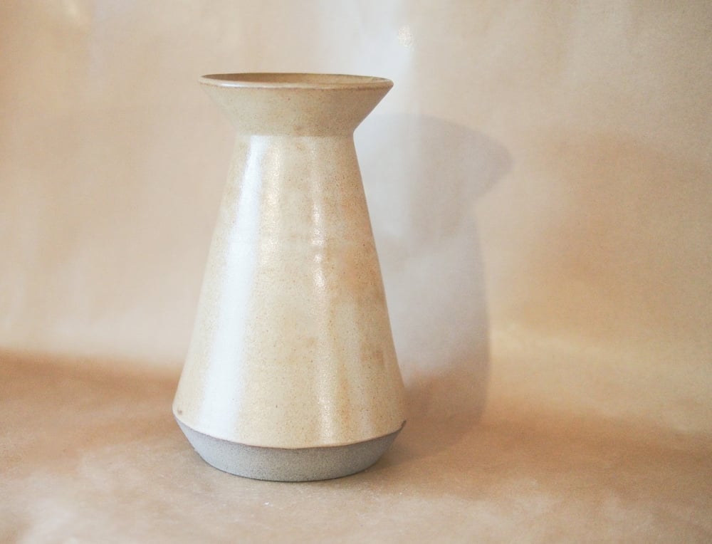 Image of Narrow vase - Ōpapa