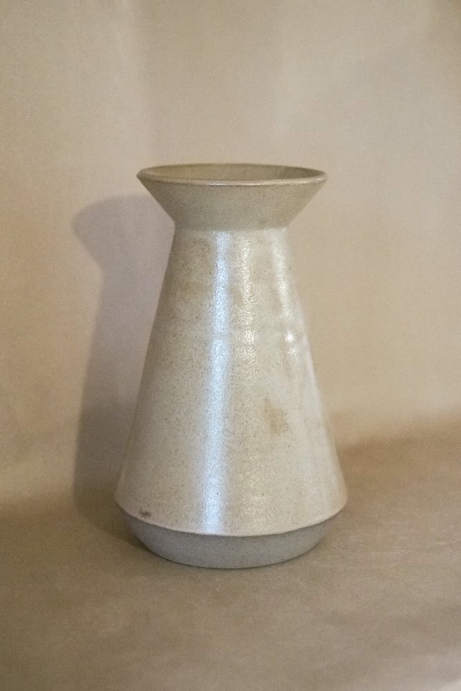 Image of Narrow vase - Ōpapa