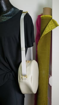 Image 4 of Winnie Handbag in Ivory Vinyl