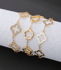 Image 1 of SIGNATURE CLOVER STACKS