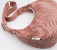 Image 1 of Sac croissant • velours côtelé rose