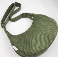 Image 1 of Sac croissant • velours côtelé vert