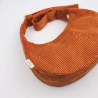 Image 1 of Sac croissant • velours côtelé rouille