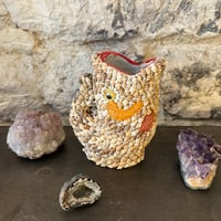 Image 2 of Vase en coquillages vintage en forme de poisson - art populaire bord de mer 1970