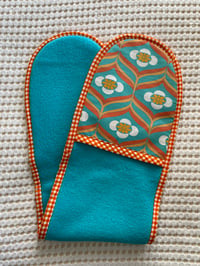 Ogee Flower Oven Mitt