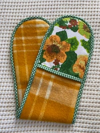 Green & Orange Oven Mitts