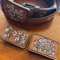 Image 1 of ANTIQUE BROWN NATIVE DAISY BELT BUCKLE