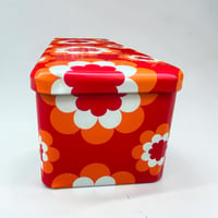 Image 6 of Boîte à gâteaux en métal vintage décor fleurs orange rouge pop art années 70 - Massilly