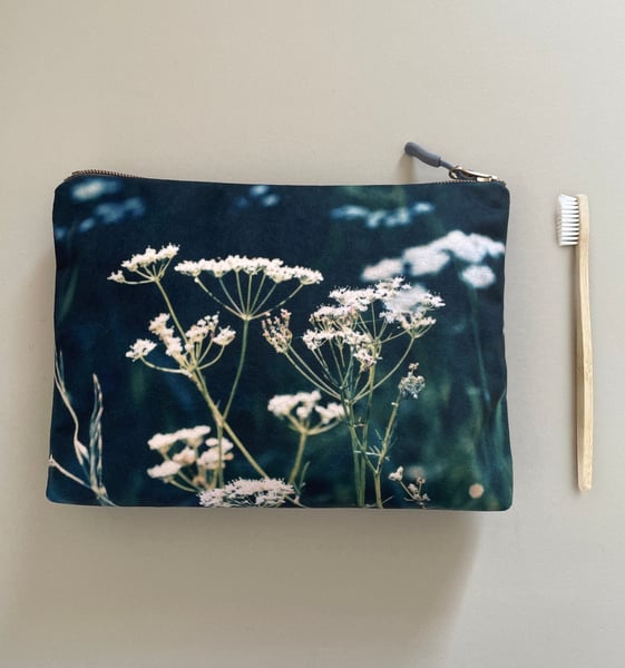 Image of Cow parsley, LARGE travel bag, make-up, toiletries zipper pouch