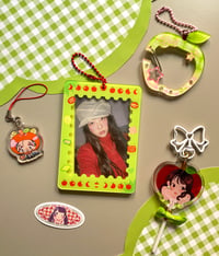 Image 3 of CARABINER Y PHOTOCARD HOLDER