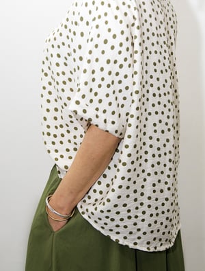 Image of Blusa amplia estampada topos verdes by El otro tigre