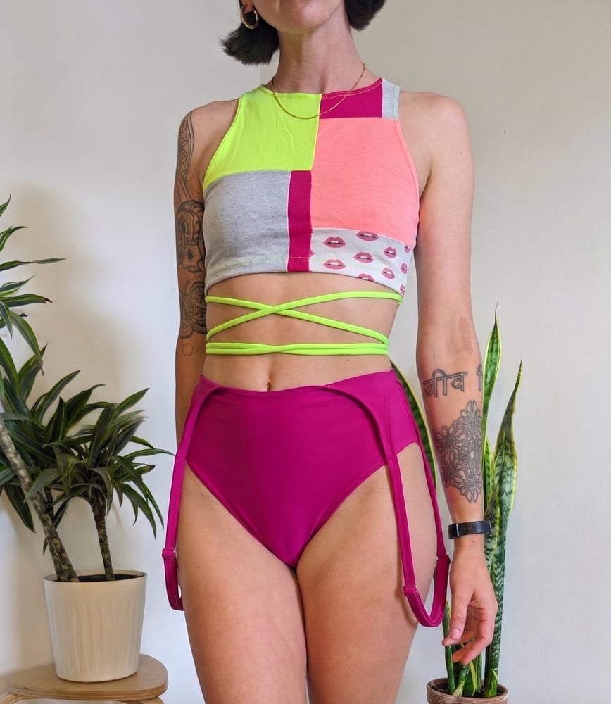 Image of Neon Lips Size Medium Tie Crop