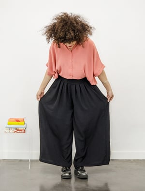 Image of Pantalón largo fluido negro by El otro tigre