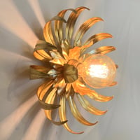 Image 5 of Applique murale fleur en métal doré à la feuille d'or vintage - Applique florentine