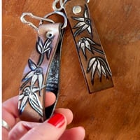 Image 2 of FLANNEL FLOWER KEYRING- ANTIQUE BROWN