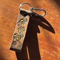 Image 4 of NATIVE DAISY KEYRING