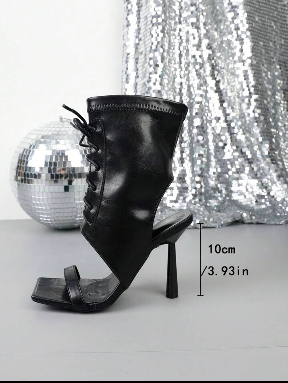 Image of Divas Stepping 