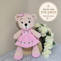 Osita Tejida a Mano con Vestido Tejido y Bordado (Personalizable)