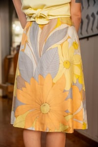 Image 5 of Gonna Vintage yellow flowers