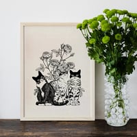 Image 1 of Lámina Three cats and flowers de Laura Agustí