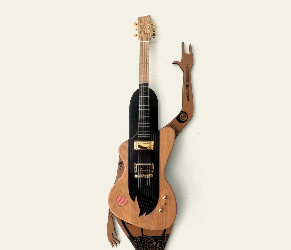 Image of Kim, sculpture originale et guitare de luthier artisanale