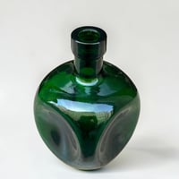 Image 5 of Vase en verre vert vintage moderniste - Carafe carrée en verre vert ancien1960-1970