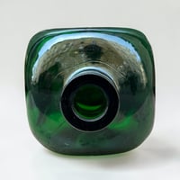 Image 10 of Vase en verre vert vintage moderniste - Carafe carrée en verre vert ancien1960-1970