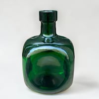 Image 7 of Vase en verre vert vintage moderniste - Carafe carrée en verre vert ancien1960-1970