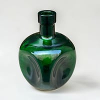 Image 6 of Vase en verre vert vintage moderniste - Carafe carrée en verre vert ancien1960-1970