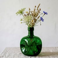Image 2 of Vase en verre vert vintage moderniste - Carafe carrée en verre vert ancien1960-1970