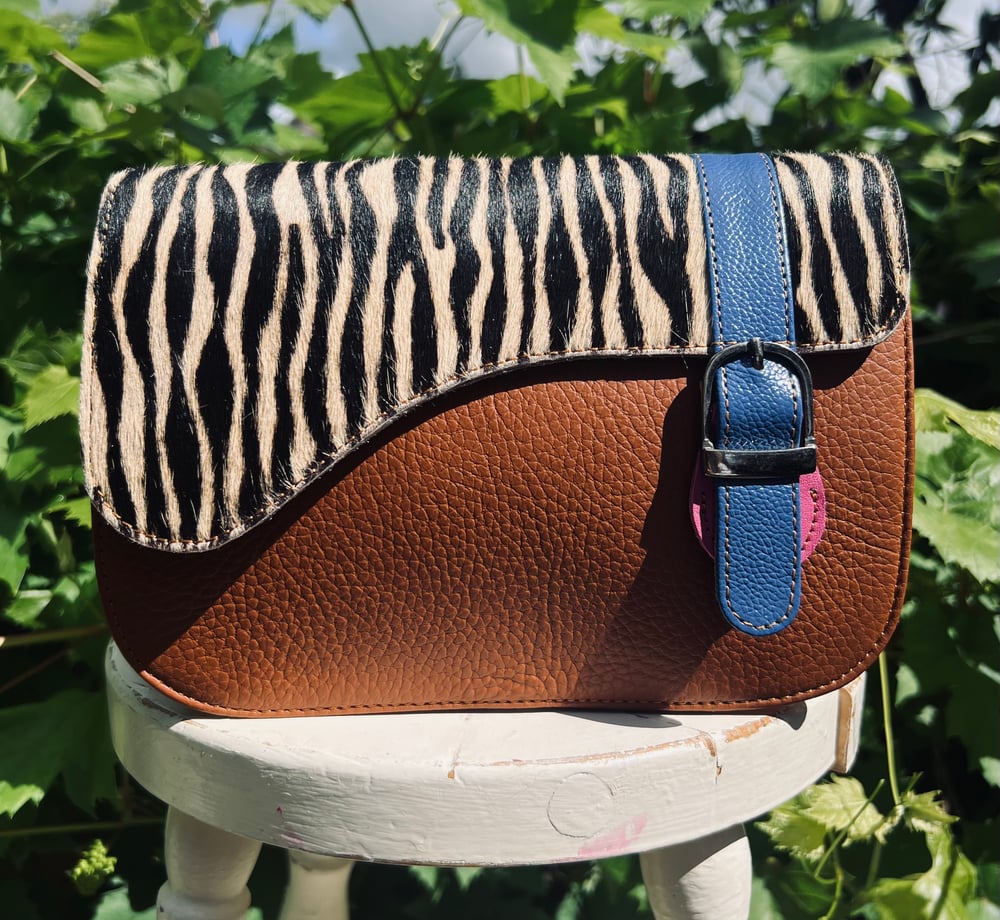 Image of Curve & Buckle #16