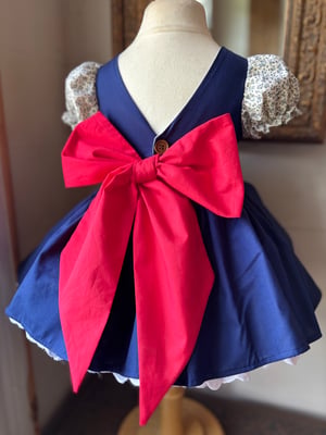 Image of Apple Dress size 4