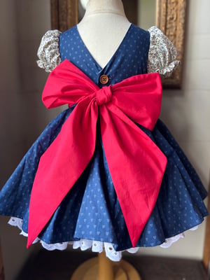 Image of Apple Dress size 5
