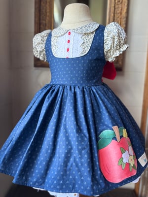 Image of Apple Dress size 5