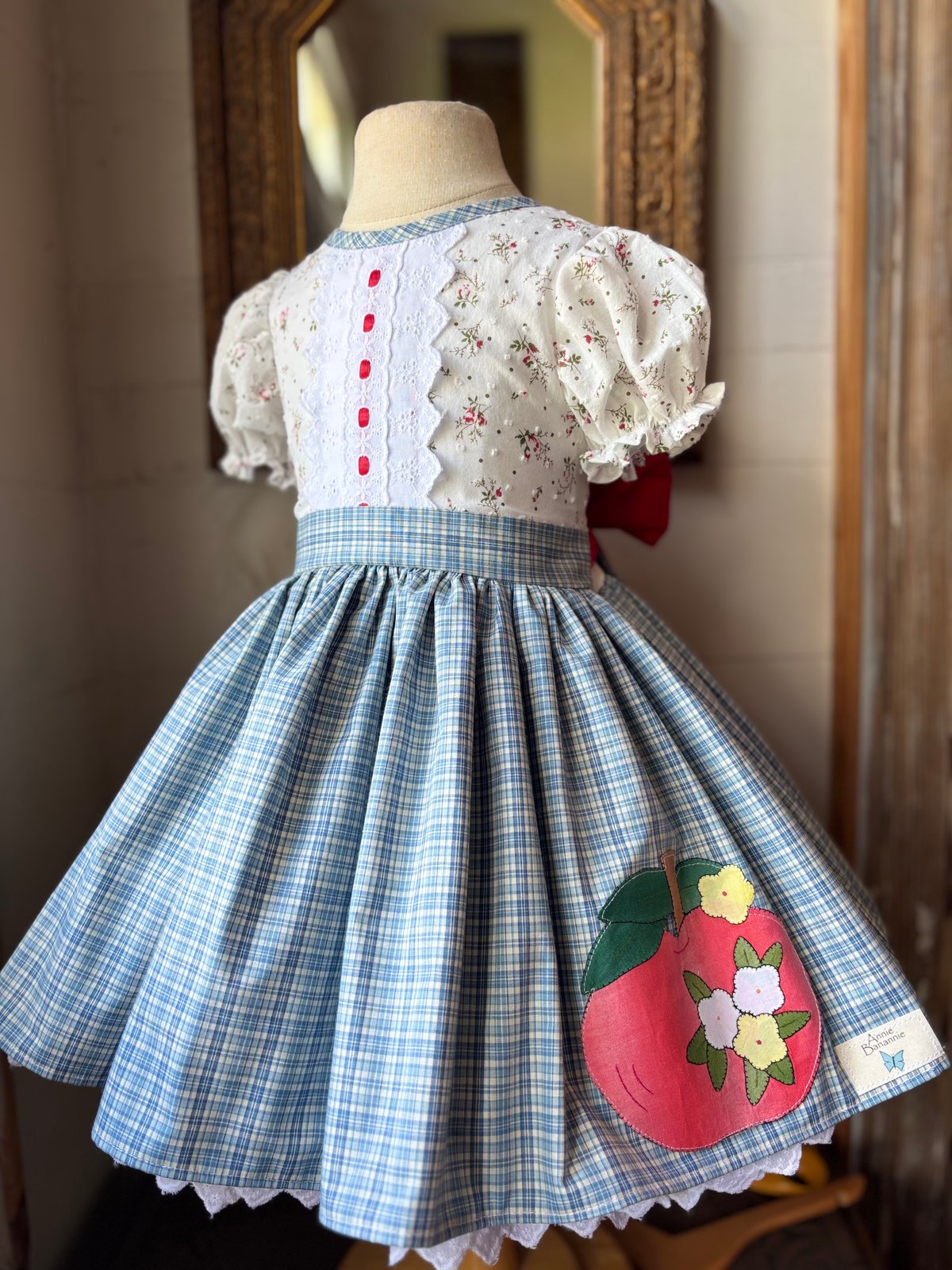 Image of Apple Dress size 6