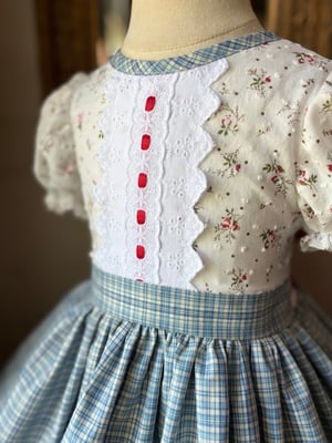 Image of Apple Dress size 6