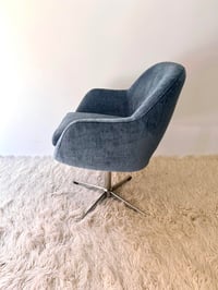 Image 6 of SILLONES “HUEVO” GIRATORIOS AZULES, AÑOS 70