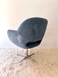 Image 4 of SILLONES “HUEVO” GIRATORIOS AZULES, AÑOS 70
