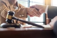 Defensa Legal con Experiencia y Confianza