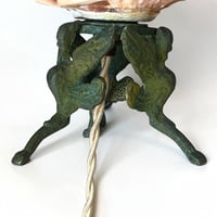 Image 12 of Lampe Veilleuse Coquillage Camée Sculpté Les Trois Grâces sur socle bronze fin XIXe