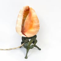 Image 6 of Lampe Veilleuse Coquillage Camée Sculpté Les Trois Grâces sur socle bronze fin XIXe