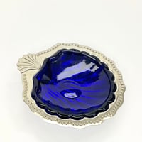 Image 1 of Beurrier coquille Saint-Jacques vintage coquillage métal argenté et verre bleu 1970s 