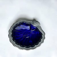 Image 2 of Beurrier coquille Saint-Jacques vintage coquillage métal argenté et verre bleu 1970s 