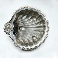 Image 10 of Beurrier coquille Saint-Jacques vintage coquillage métal argenté et verre bleu 1970s 