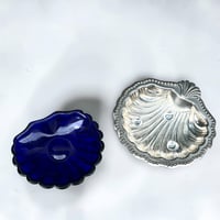 Image 4 of Beurrier coquille Saint-Jacques vintage coquillage métal argenté et verre bleu 1970s 