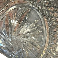 Image 11 of Bonbonnière ou sucrier en cristal taillé avec couvercle Motif Pinwheel vintage 1970s 
