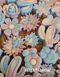 Image 2 of Highfalutin' - a Rocky Top Wax Works exclusive custom houseblend fragrance 