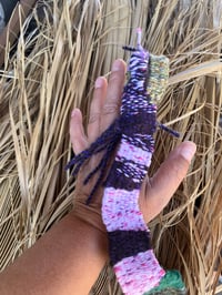 Image 2 of Snake Finger Puppet - Corazón